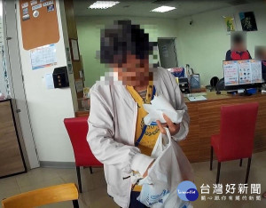 婦人物品遺失　警調閱監視器協助找回