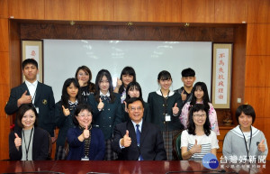 日本小松市青少年參訪團參訪建國科技大學受到江金山校長(右三)熱烈歡迎。