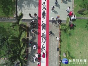 李仁燿在朝陽校園揮宅毫空拍照片。林重鎣翻攝