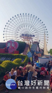 劍湖山世界因應兒童節、清明節連續假期，推出多項超級好康活動，身分證字號對獎、MOMO親子互動表演及「超級英雄同學會」等，還有美食料理及優惠商品，歡迎民眾闔家蒞臨。（記者陳昭宗拍攝）