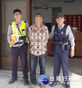 男子受託擔任酒攤的指定駕駛，竟心存僥倖貪杯上路，因行車不穩遭警方攔查酒測值超標，被以現行犯逮捕並依公共危險罪移送法辦。（記者陳昭宗拍攝）