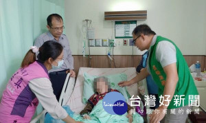 北港警方主動發掘亟待援助的弱勢民眾，並積極協助尋求社會資源的幫忙，暖心的舉動深獲社區民眾肯定讚揚。（記者陳昭宗拍攝）