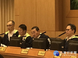 侯友宜表示，今天是他上任之後的第100天，強調市府團隊要趴著接地氣、站在民眾的角度思考問題，除要落實執行，服務更要讓民眾有感 。（圖／記者黃村杉攝）