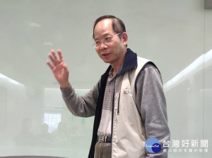 總校長黃三吉是台北市第一位擁有博士學位的中小學校長，曾榮獲教育界最高榮譽教育部校長領導卓越獎、教育部教學卓越金質獎及超級校長殊榮等得獎無數 。（圖／記者黃村杉攝）

