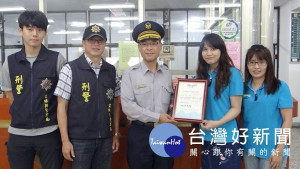 北港分局長廖志明率偵查隊長鄧家福等人，前往北港鎮農會等金融單位表揚協助防制詐騙有功行員，亦宣導警方反詐騙作為與決心。（記者陳昭宗拍攝）