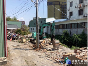 台東市桂林北路佔用公有土地違建　縣府強制拆除展現公權力