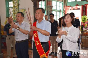 澎湖國際海上花火節將登場　賴峰偉觀音亭上香祈福