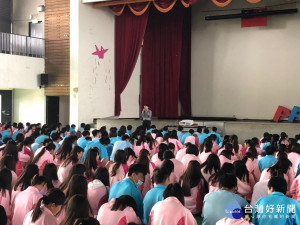 防詐、抗毒不分年齡　屏警走進校園宣導法令