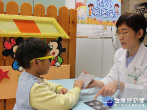 侯友宜市長12日宣布自今年起擴大服務針對幼兒園中、大班之視力篩檢異常兒童 。（圖／記者黃村杉攝）