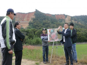 

立法院副院長蔡其昌107年向中央爭取2億元經費，分四期進行大甲鐵砧山活化工程，十五日邀中央官員會勘，期待早日風華再現，讓遊客們玩得安心。（記者陳榮昌攝）
