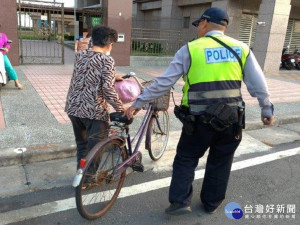 勤務結合科技裝備　屏警助迷失老人返家