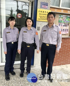 口湖警方接獲民眾自殺通報，副所長許泰豐、警員黃佳香、王瑄真趕赴現場接力勸導，及時化解一場可能發生的悲劇。（記者陳昭宗拍攝）