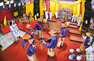 西港慶安宮的西港刈香中王府行儀。