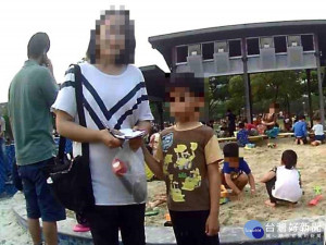 男童走失「找無媽」　暖警迅速助尋回