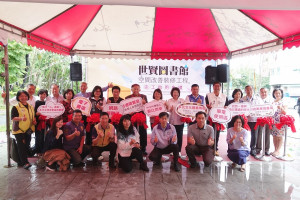 世賢圖書館完工啟用 黃敏惠市長與孩子們體驗科技樂趣