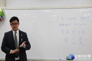 吳念寰與學弟妹分享海外實習經驗。