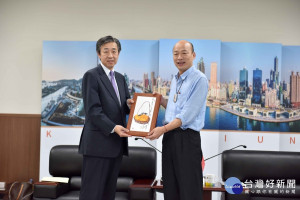 日本防災技術中心指川司社長拜會韓國瑜市長。（圖／記者何沛霖攝）