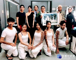 嘉義縣市合作，台達電支援超高解析度 8K投影，《水•彩》生態多媒體劇場週六民雄表藝中心二場演出