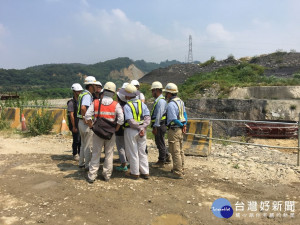 針對營建工地，台中市府環保局要求大型污染源的工地，需勤加稽巡查次數，並輔導營建業者做好相關污染防制作業。(圖/臺中市政府環保局)