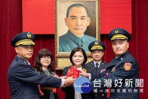 雲林縣警察局舉行卸新任分局長交接典禮，縣長張麗善、副議長蘇俊豪、縣警局長黃勢清與各級民代到場觀禮，期許以專業維護治安。