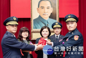 北港警分局長王立德就職後除前往朝天宮參拜，亦積極拜訪轄區議員、仕紳，希望透過有效互動「接地氣」，體察基層的聲音。（記者陳昭宗拍攝）