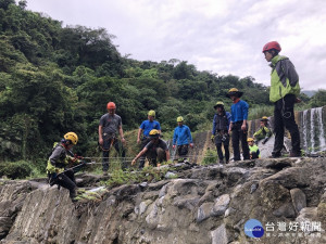 強化山域救援能力　台東消防局台東大隊辦山域專責救援隊訓練