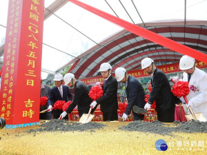 新北市長侯友宜3日出席臺北醫學大學雙和醫院B基地動土典禮。（圖／記者黃村杉攝）