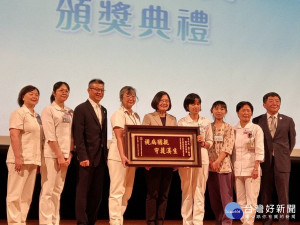 蔡英文總統頒唯一的特殊奉獻獎肯定樂生療養院。（圖／樂生療養院提供）