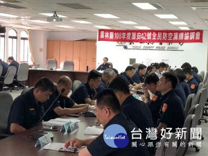 雲林縣警局局長黃勢清主持108年軍民聯合防空萬安42號全民防空演練協調會，呼籲民眾屆時配合演習規定引導，人車就地疏散避難、燈火及交通管制。（記者陳昭宗翻攝）