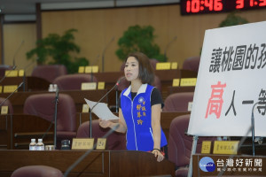 市議員舒翠玲提出「10年長高計畫」、「學分運動計畫」兩點建議，盼桃園的孩子能「高人一等」。(圖／桃園市議會提供)
