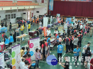 北港農工為幫助學生在另一階段生涯出路做出明確的抉擇，精心規劃辦理升學及就業博覽會。（記者陳昭宗拍攝）