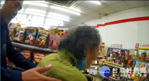 老婦深夜逗留超商　熱心警護送返家