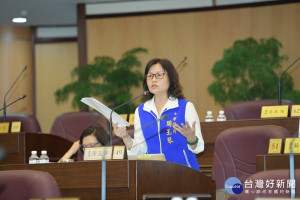 市議員周玉琴建議「台鐵富岡基地」應發揮觀光功能，藉由設置富岡鐵道博物館，結合當地各個景點，打造適合一日遊的觀光行程。(圖／桃園市議會提供)