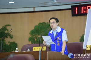 
桃園市議員梁為超，再度爆料臉書出現「以振興券消費笑氣3000元、買二送一」的廣告。