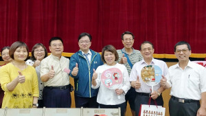 國中教育會考首日市長到考場為考生加油打氣