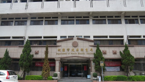 鄭市長已指示，為了落實內部檢舉的吹哨子條款，對於檢舉成案獎金將提高到5成，市府亦另外加發獎勵金。