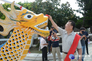 澎湖龍舟競賽開光點睛　賴峰偉祈求賽事平安順利