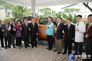 台北大龍峒扶輪社提升山區醫療品質，嘉義縣受贈巡迴醫療車