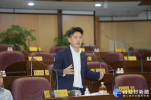 市議員彭俊豪反映檢舉人獎金領不到。(圖／桃園市議會提供)