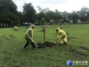 改善空品　屏東里港朧祥河濱公園植樹