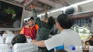 為提升桃園市市民乘坐遊覽車的安全知能，桃園監理站道安教室辦理「遊覽車的安全知能研習」活動。

