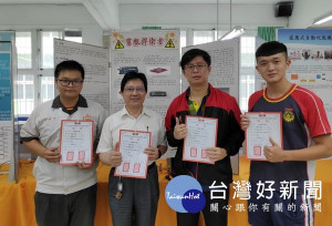 北港農工辦理「創新教學暨實習成果展」，讓學生藉由跨科參觀，嘗試在所學的專業內容加入創新元素，思考技能整合、異業合作的可能性。（記者陳昭宗拍攝）