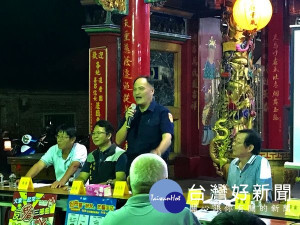 口湖所與蚵寮守望相助隊舉辦「社區治安會議」，北港分局長王立德率各單位主管參與座談，現場警民互動「博感情」，強化守護家園的能量。（記者陳昭宗拍攝）