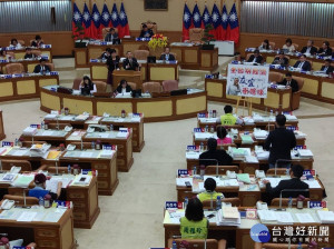 新北市議會28日市政總質詢由何博文、張志豪、鄭宇恩、鍾宏仁、彭佳芸、周雅玲、李坤城、廖宜琨等議員聯合質詢。（圖／記者黃村杉攝）