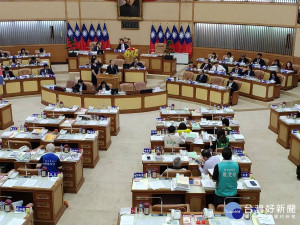 議會市政總質詢29日由張錦豪、戴瑋姍、張維倩、李余典、陳文治、陳世榮、羅文崇等議員聯合質詢。（圖／記者黃村杉攝）