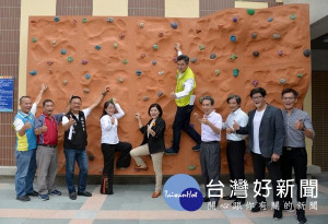 雲林縣國民運動中心完工在即，縣長張麗善與縣議員邱世文、林岳璋、廖郁賢等前往會勘，預計7月13日啟用免費試營運，邀鄉親搶先體驗。（記者陳昭宗翻攝）