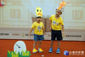 2019桃園客語說故事比賽」幼兒組中，兄妹攜手講古生動活潑。