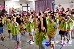 全園一起跳動大肌肉運動開啟序幕


