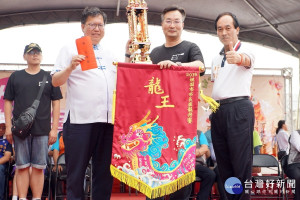 「大溪高中隊」(公開男子組)勇奪最高榮譽龍王獎，獲得桃園市長鄭文燦頒發龍王獎盃、龍王旗及獎金15萬元。