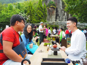 阿里山四季茶旅 夏季森林茶會 夏日節氣茶席 享受高山天然冷氣的清涼 寶島仲夏節搭阿里山林鐵 憑票根享優惠